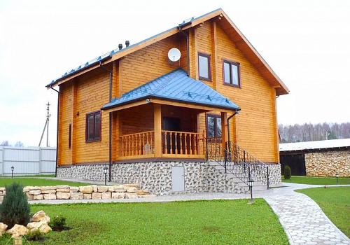 Двухэтажный дом из бруса 195х130 с террасой 0